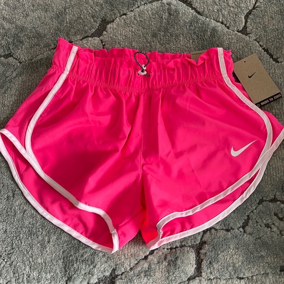Nike move to zero shorts - Picture 1 of 4